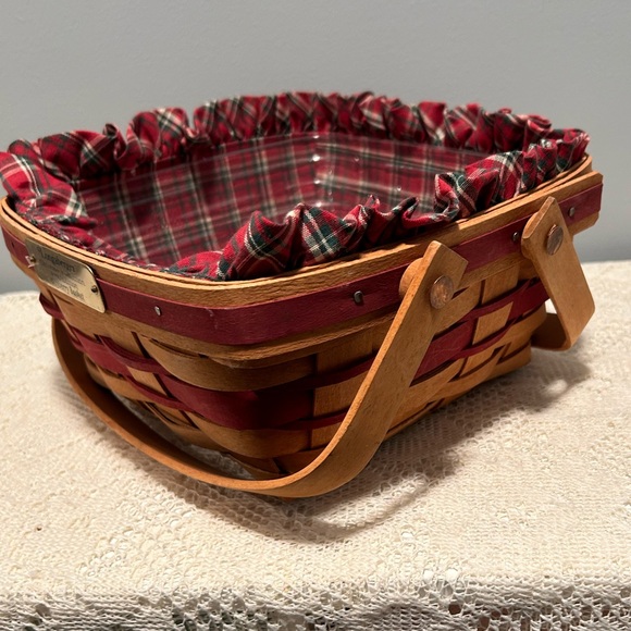 Large 1993 Longaberger Christmas Collection Bayberry Basket with liner - Picture 2 of 5